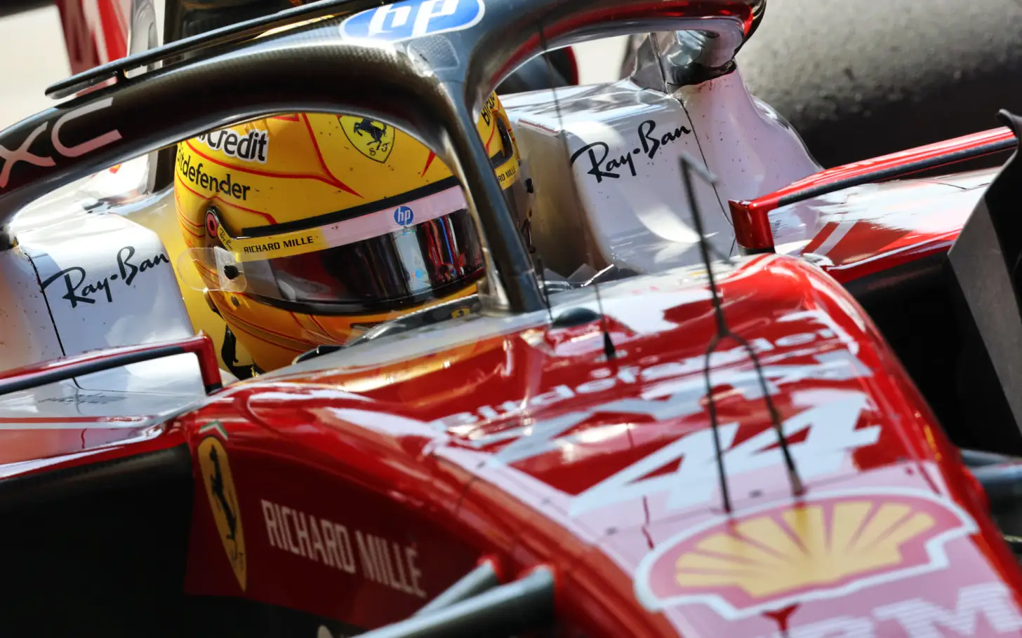 Lewis Hamilton Ungkap Temuan Penting Ferrari di Bahrain