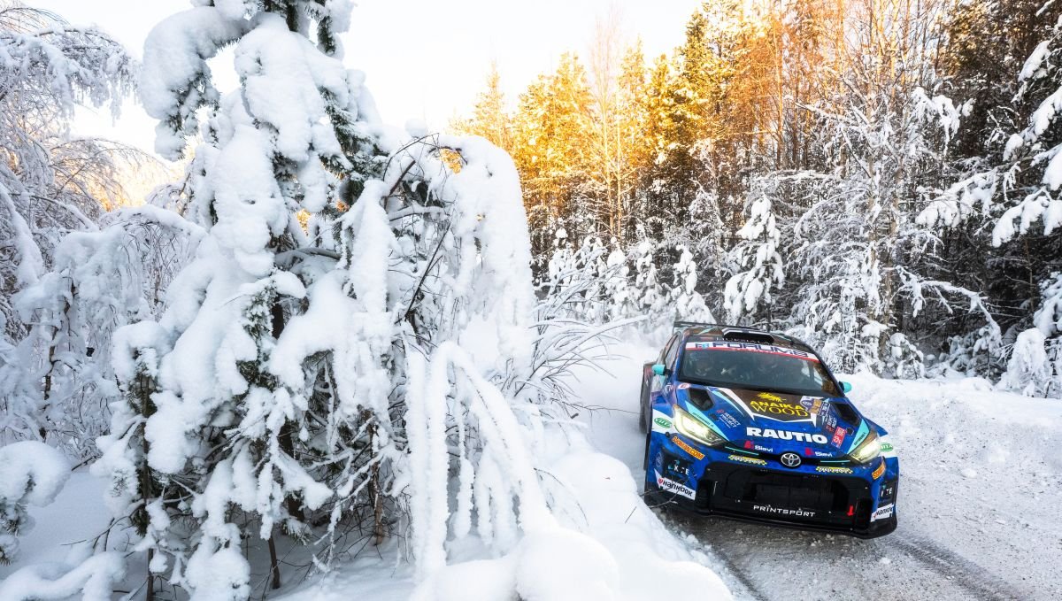 Roope Korhonen Sempurna di WRC2 Swedia 2026