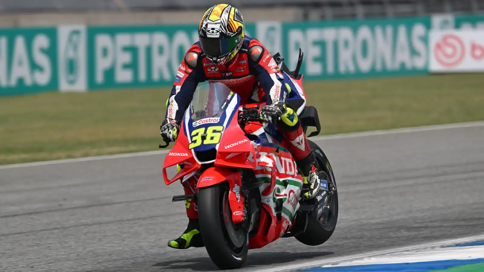 Berita MOTOGP: Joan Mir Retires After Rear Tyre Failure in Thailand