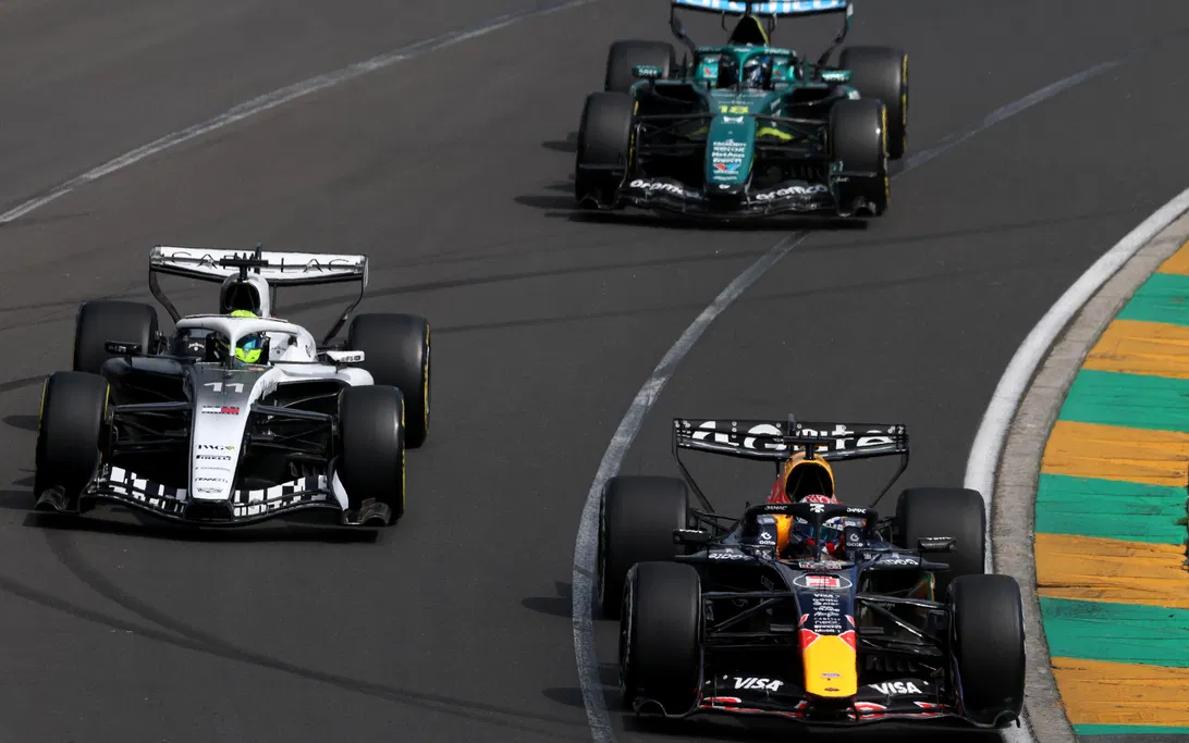 Max Verstappen Peringatkan Risiko Start F1 dengan Baterai Kosong