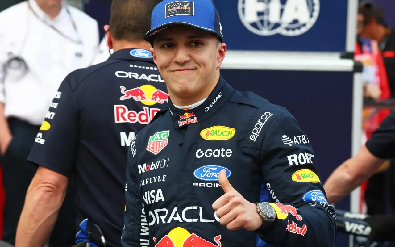 Isack Hadjar Ungkap Percakapan Helmut Marko Usai Debut Red Bull