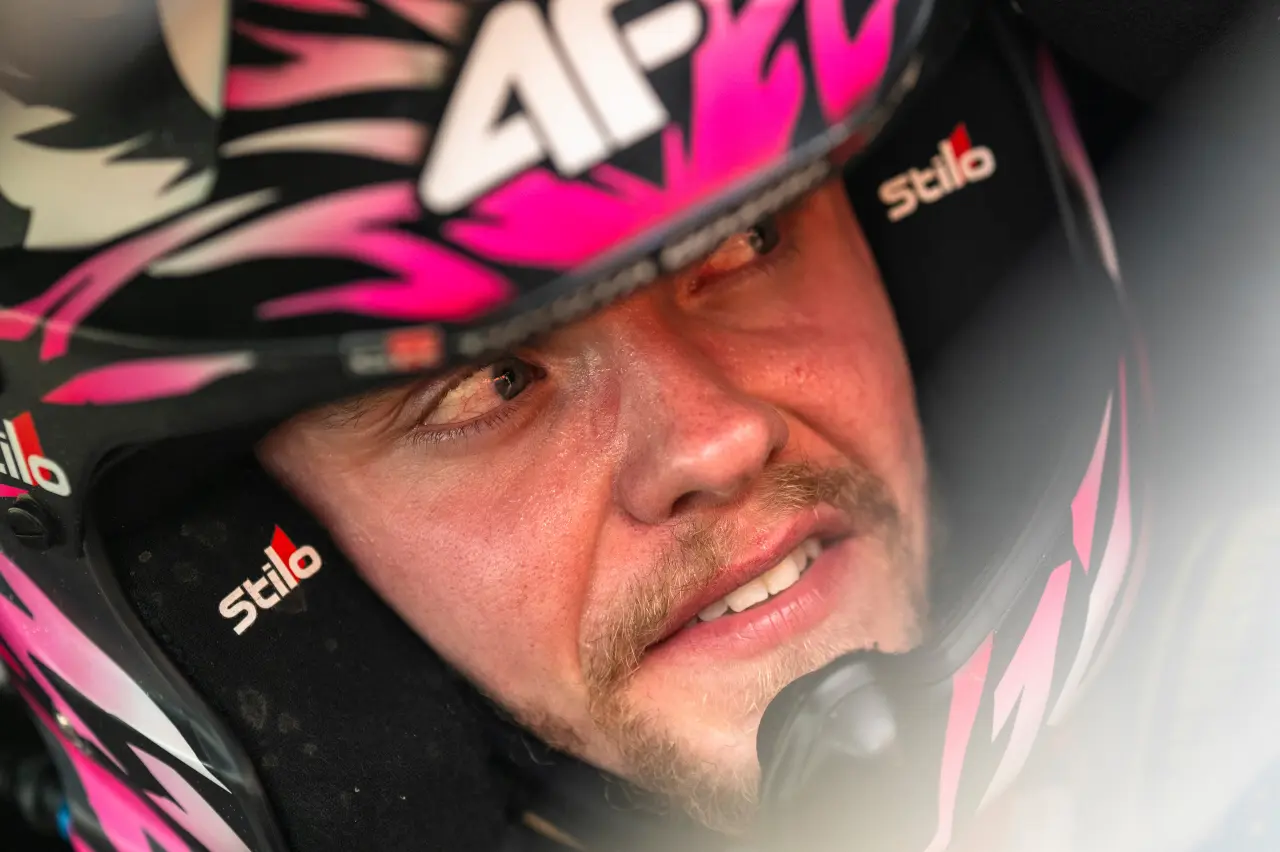 Oliver Solberg Ungguli Sébastien Ogier Tipis di Safari Rally