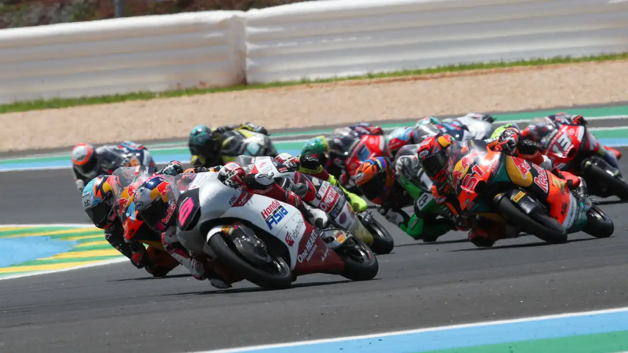 Veda Ega Mulai Ganggu Perebutan Top 5 Moto3