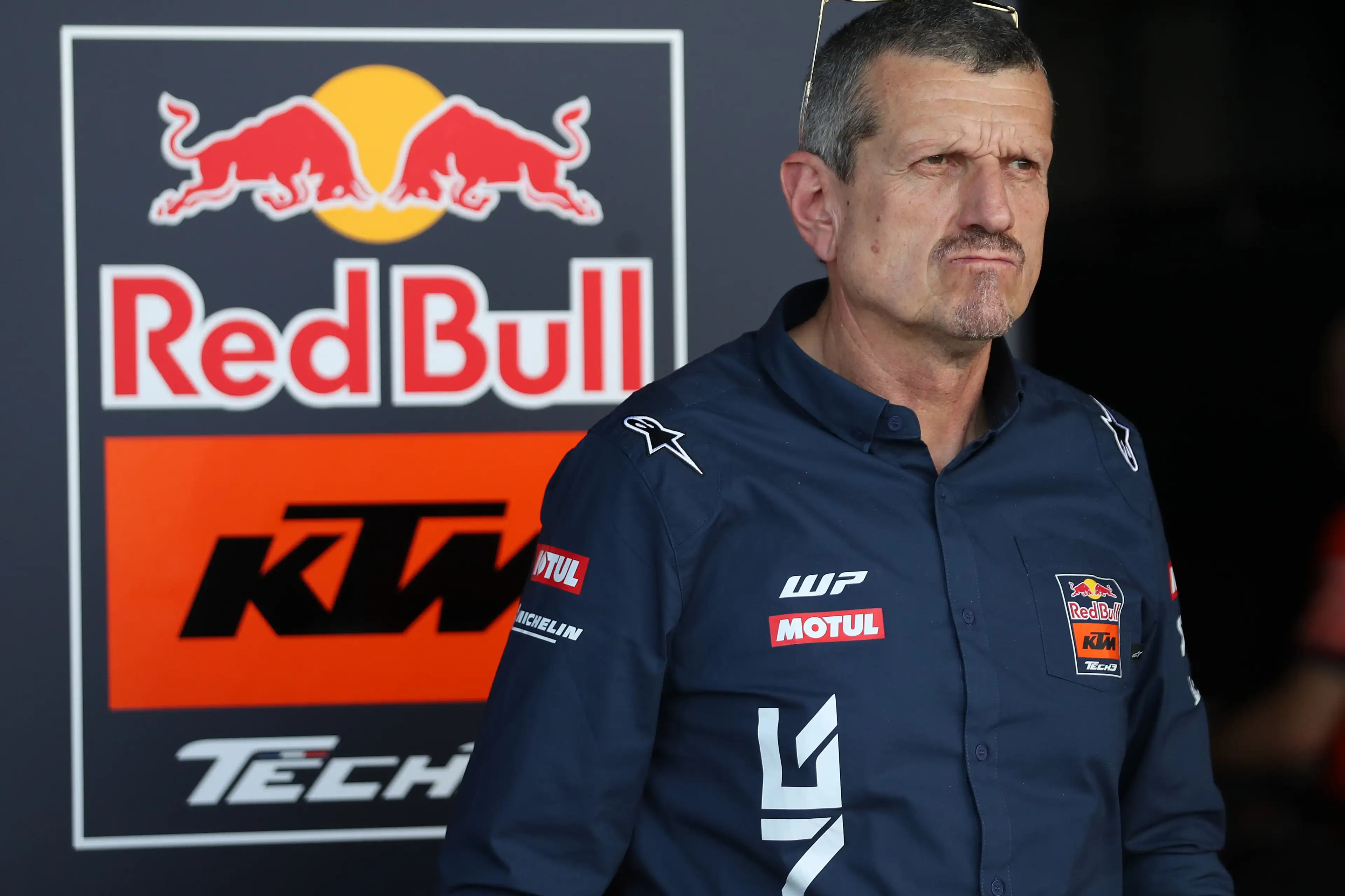 Guenther Steiner Soroti Risiko Ekstrem Rider MotoGP 2026