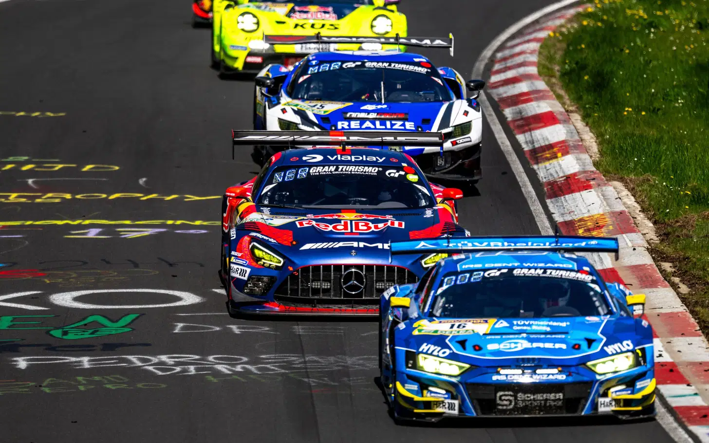 Max Verstappen Shows Unique Technique at Nürburgring