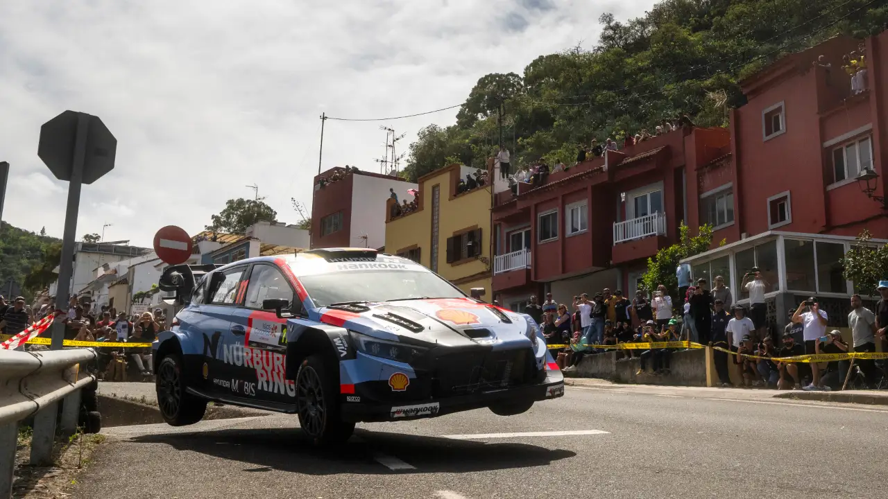 Thierry Neuville Terpuruk, Hyundai Tertinggal di Canary