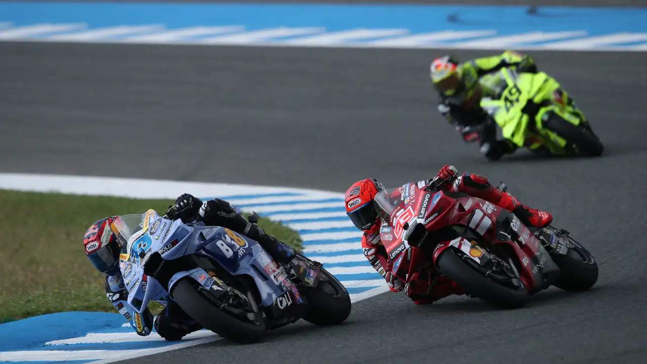 Alex Marquez Menang, Marc Marquez Crash di Jerez