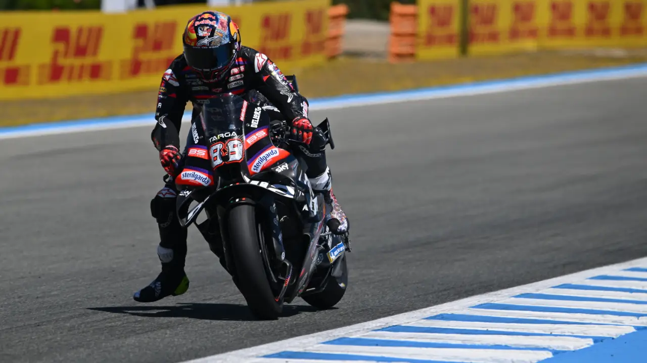 Martin’s Jerez Win Bid Fades After Grip Issues