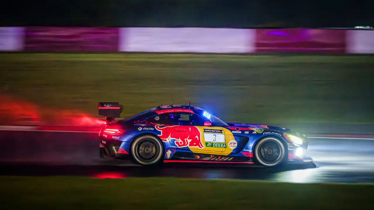 Verstappen Nyaris Crash Besar di Awal Nurburgring 24 Jam
