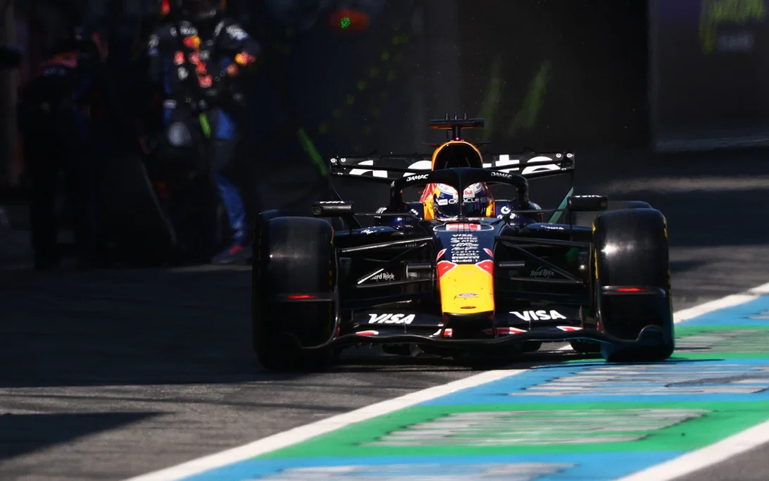 Tertinggal 40 Detik, Verstappen Desak Upgrade Red Bull