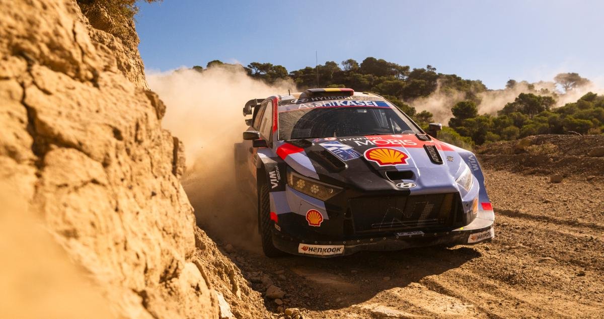 SS16 WRC Yunani 2026: Ogier Menjauh Usai Neuville Pecah Ban
