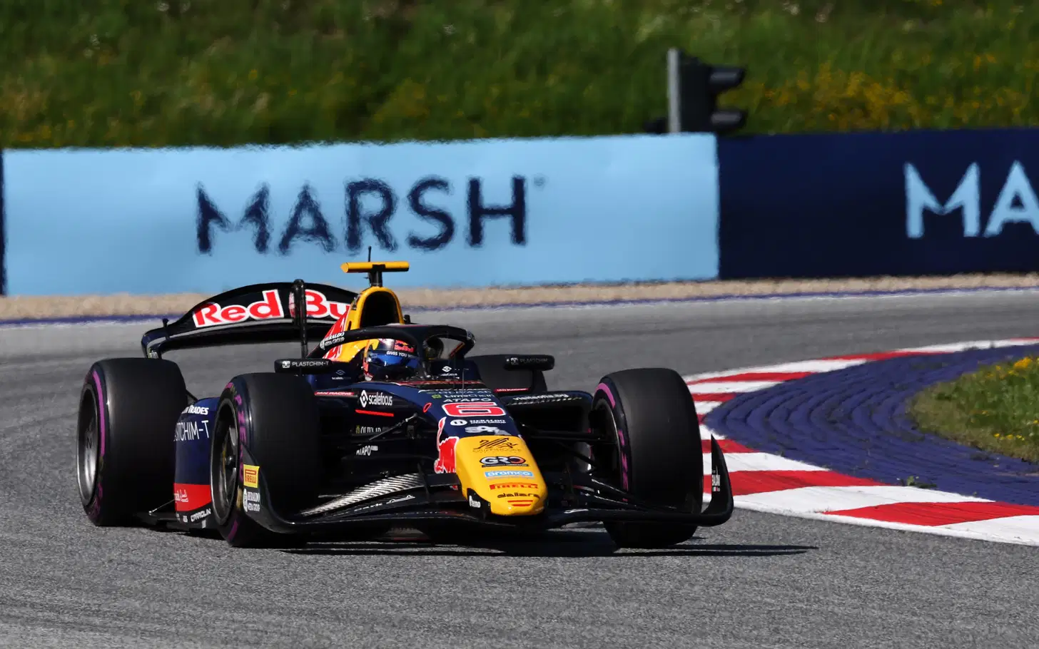 [JUDUL] Nikola Tsolov Menangi Feature Race F2 GP Austria 2026 [/JUDUL]  [FRASA] Hasil Feature Race F2 GP Austria 2026 [/FRASA]  [TAGS] Nikola Tsolov, Formula 2, GP Austria 2026, Gabriele Mini, Oliver Goethe [/TAGS]  [META] Nikola Tsolov memenangkan Featur