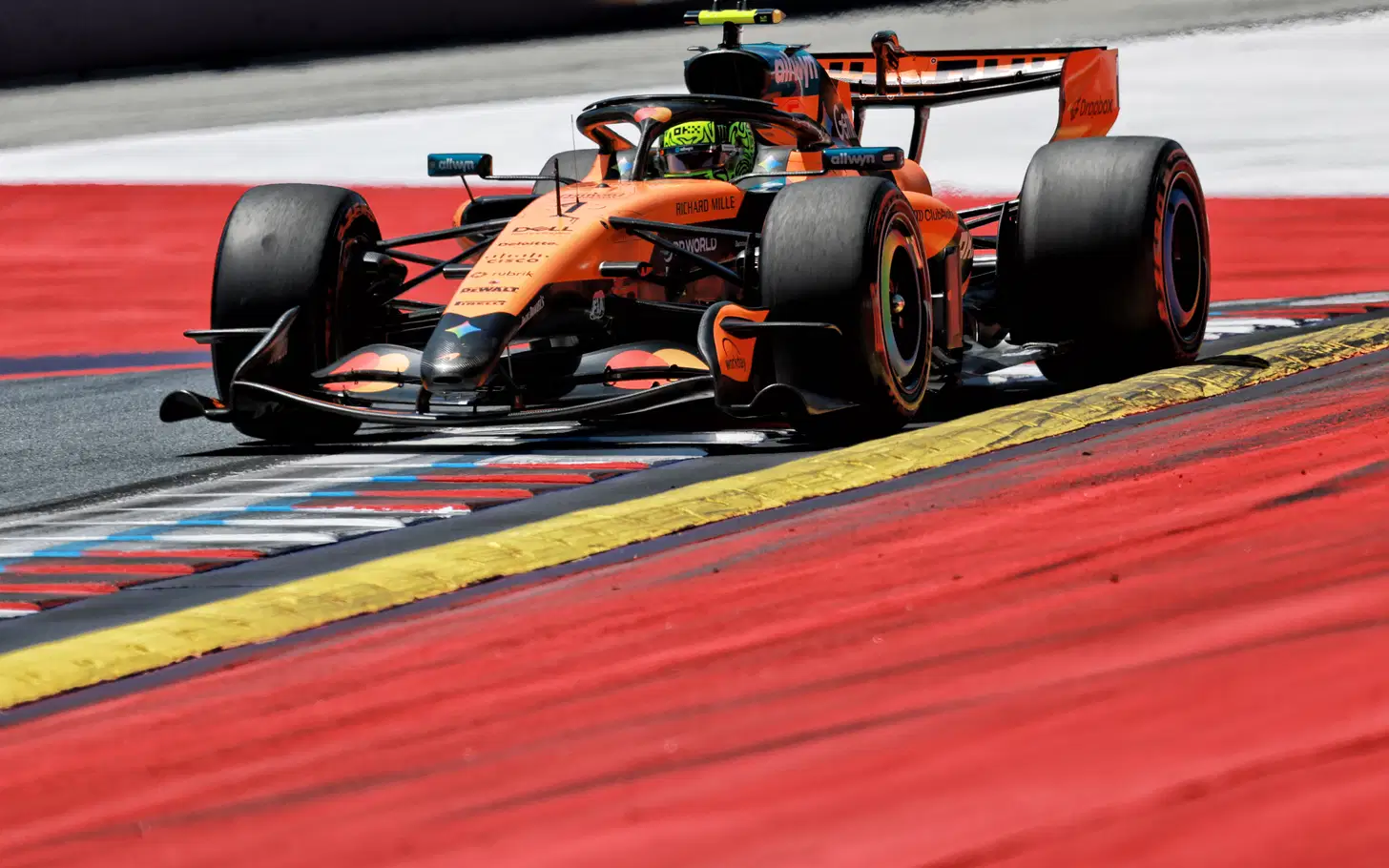 McLaren Perbaiki Mobil Norris Usai Retak Saat Kualifikasi