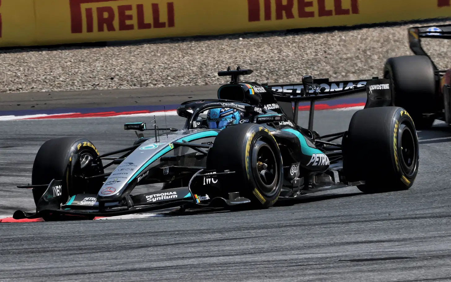 George Russell Menang Dramatis di GP Austria 2026