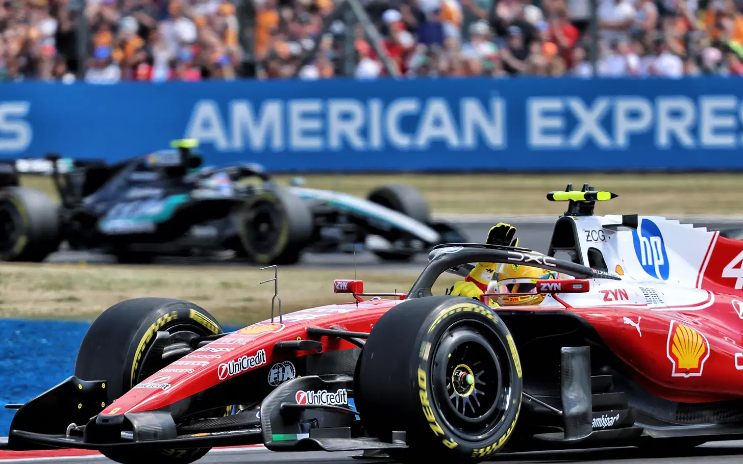 Defisit Tenaga Ferrari Buat Lewis Hamilton Tak Berdaya