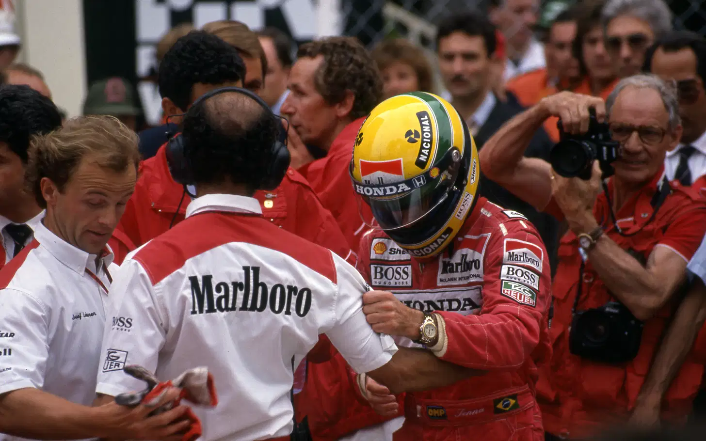 Ayrton Senna Bikin Geger, Helm 1992 Laku Rp11,8 Miliar
