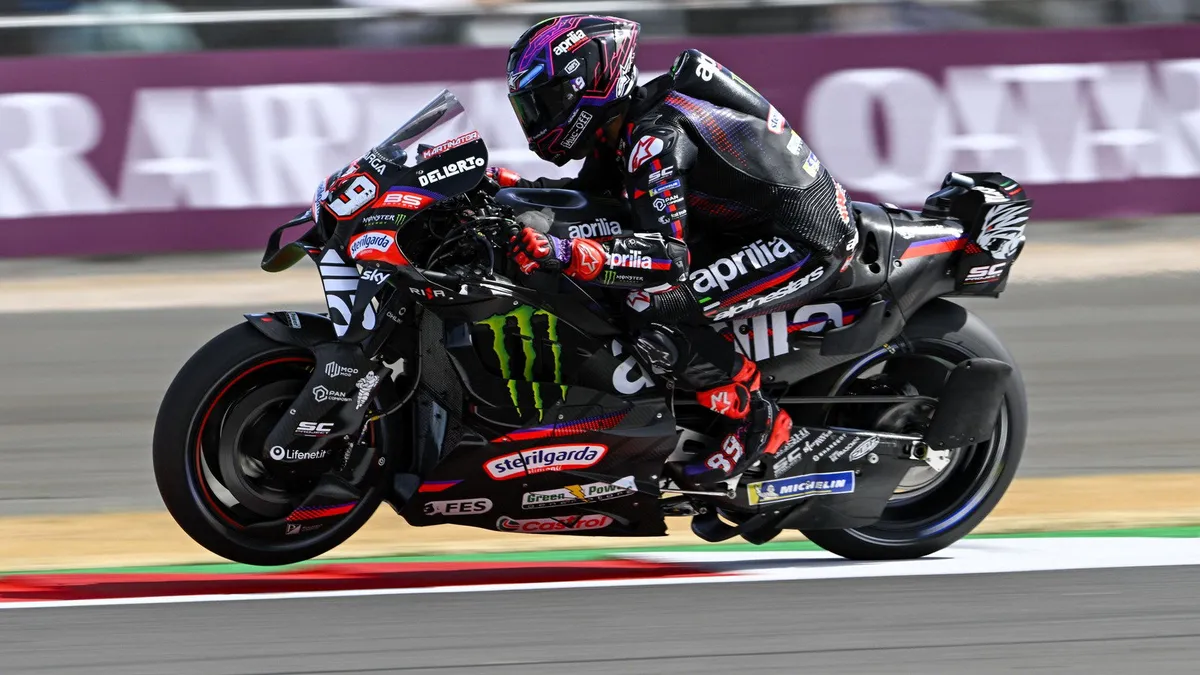 Martin Menangi Sprint Silverstone, Ogura Tertekan