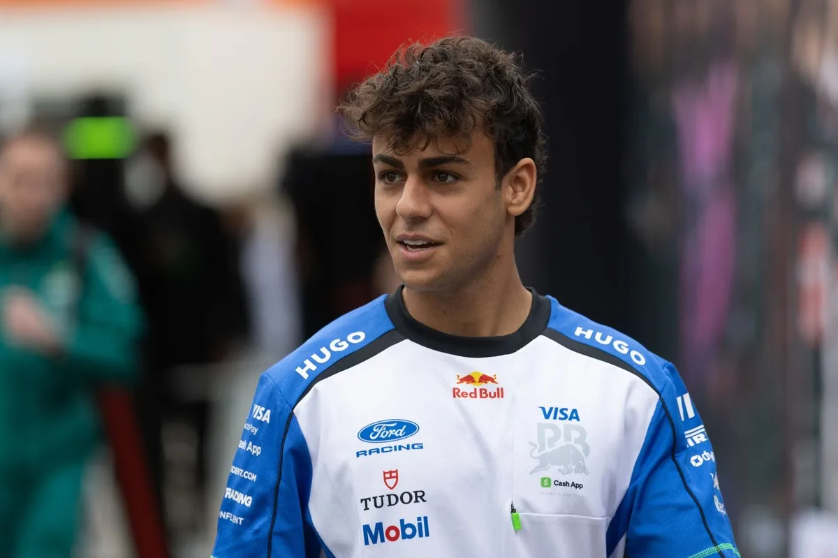 Penalti Lindblad di GP Belanda Dinilai Terlalu Keras oleh Alex Brundle