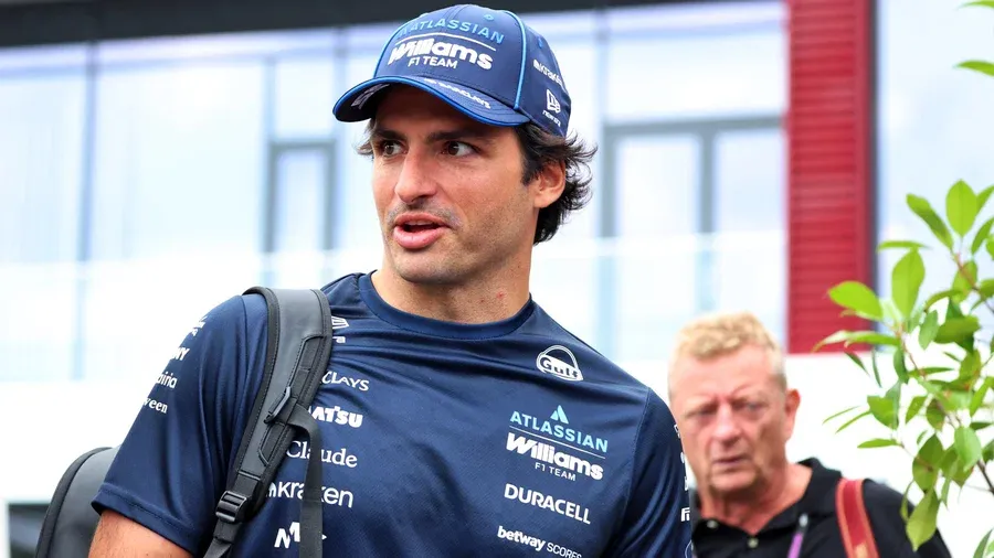 Sainz Bertahan di Williams: Keyakinan atau Tak Ada Pilihan Lebih Baik?