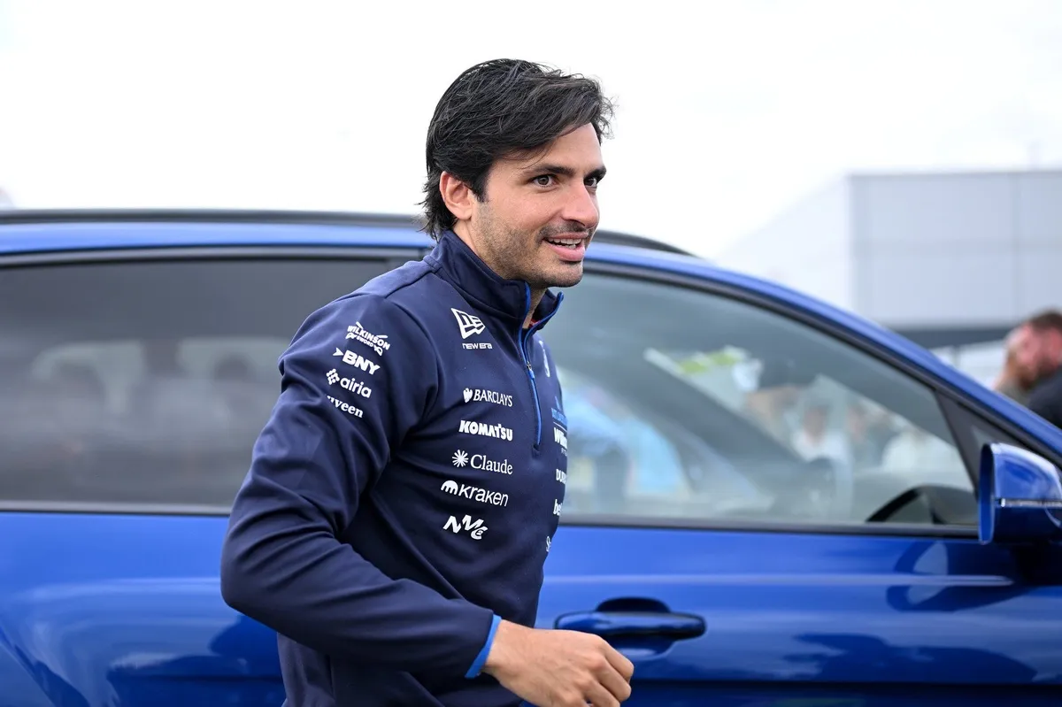 Carlos Sainz Minta Pabrik Williams 'Take It Personal' di 2026