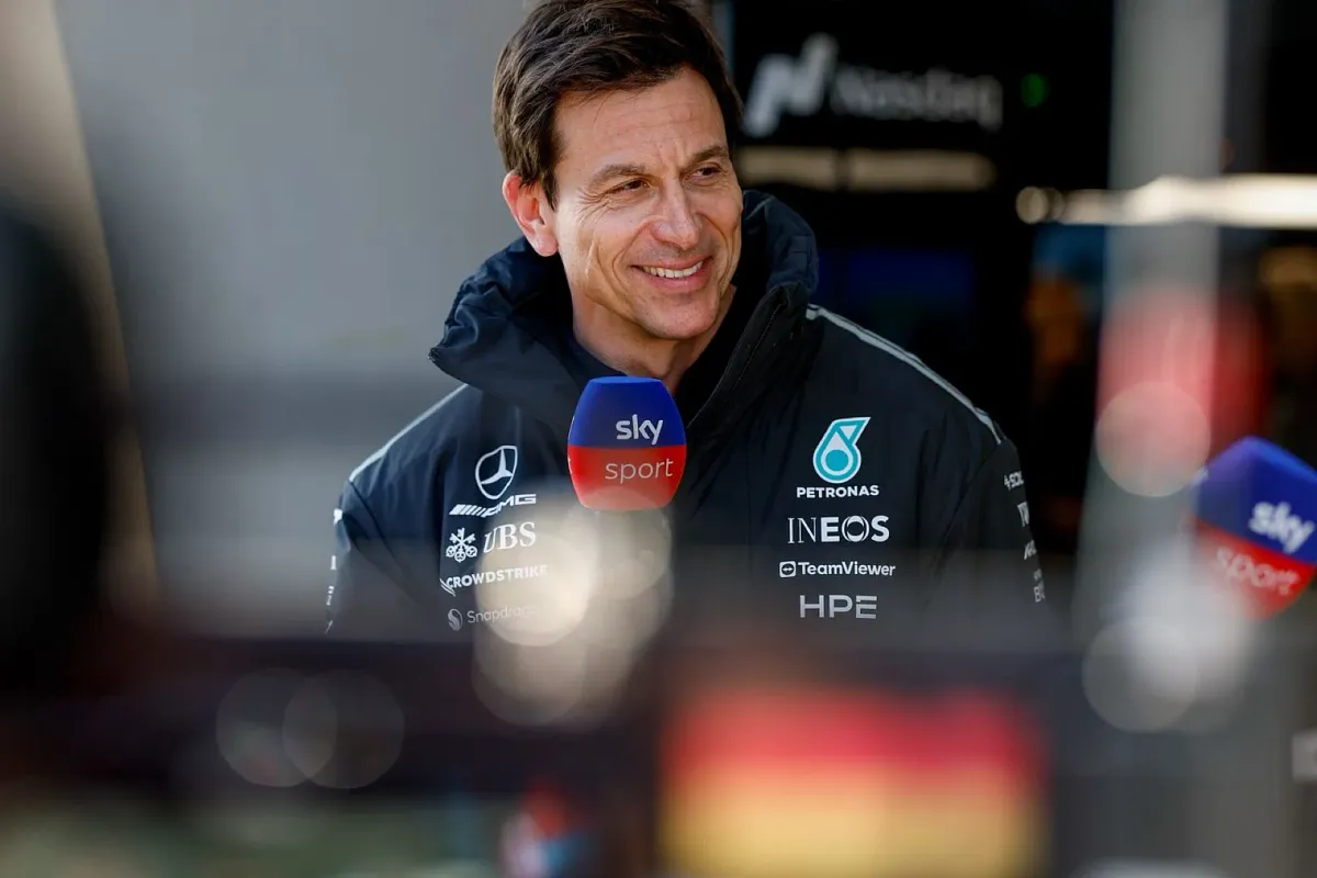 Wolff Backs Return to V8 Engines in F1 Overhaul
