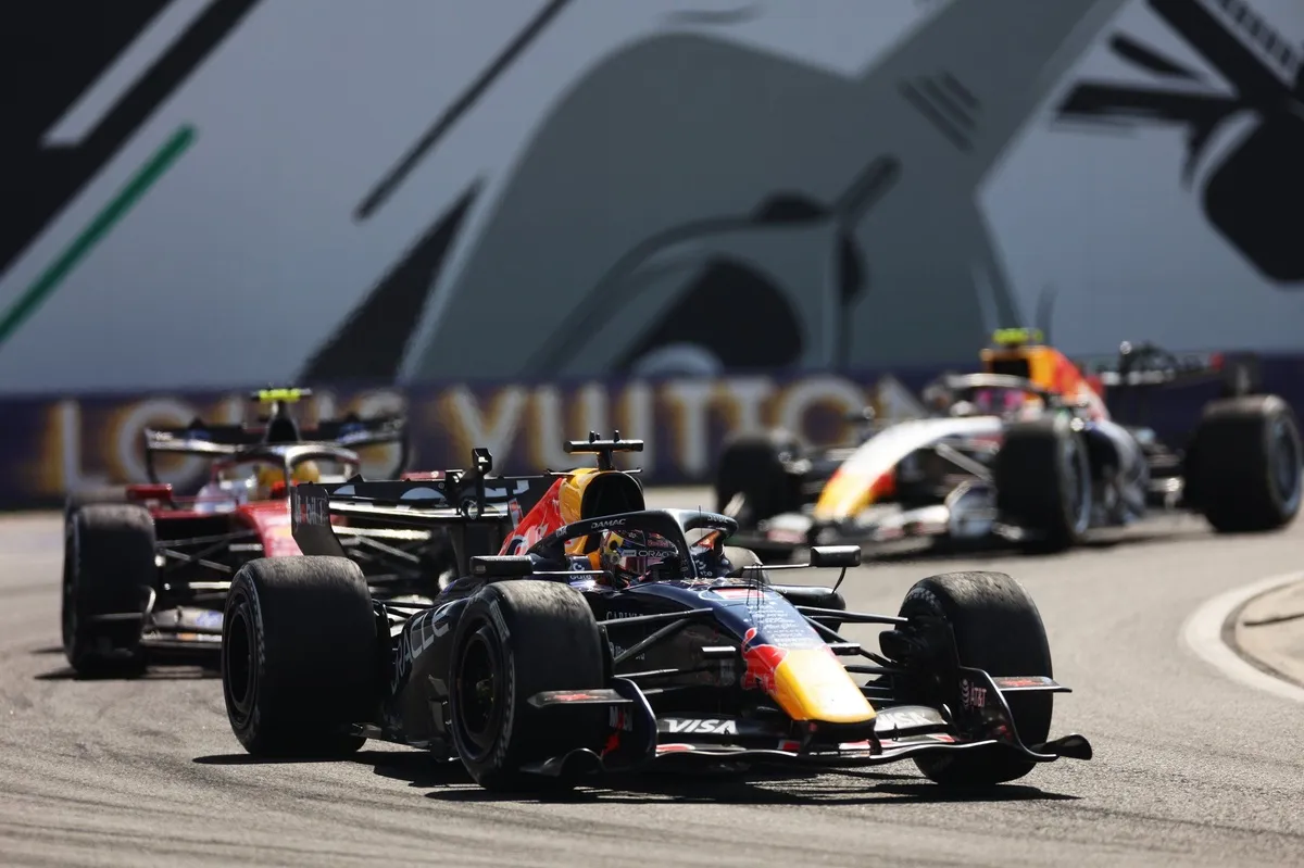 Helm F1 Bertanda 20 Pembalap Laku Rp3,2 Miliar untuk Amal