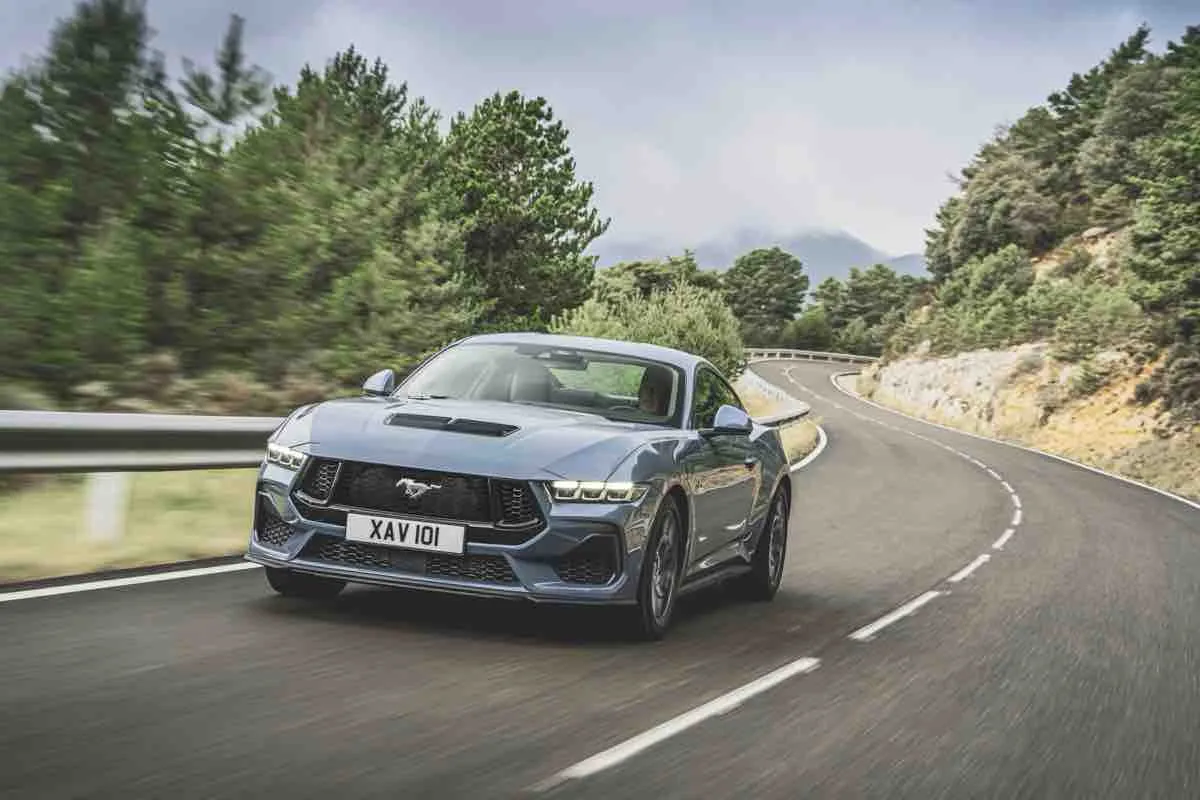 Ford Mustang Mach 4 Siap Meluncur, V8 Hybrid di Bawah Kap Mesin