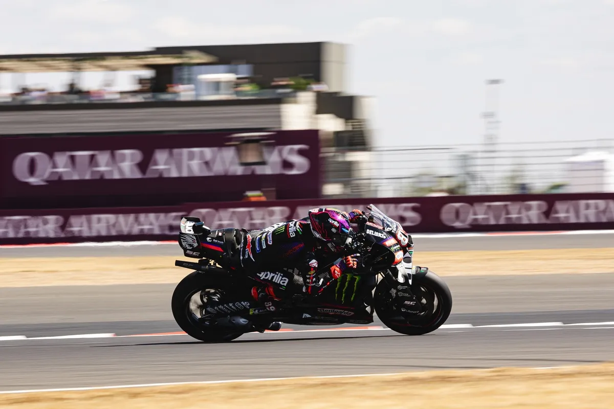 Sprint Silverstone: Martin Menang, Aprilia Hattrick, Ducati Terpuruk