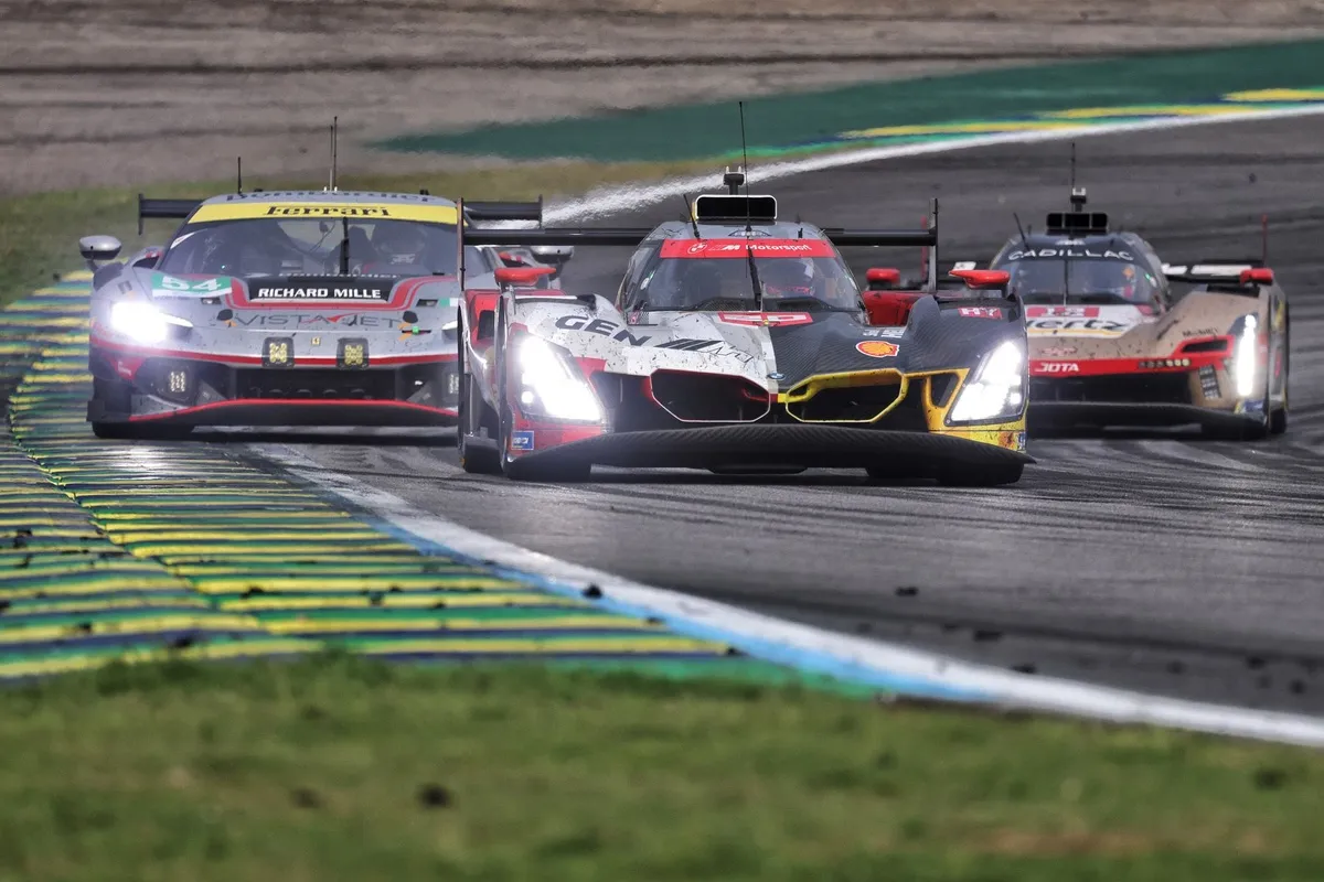BMW M Team WRT BMW M Hybrid V8