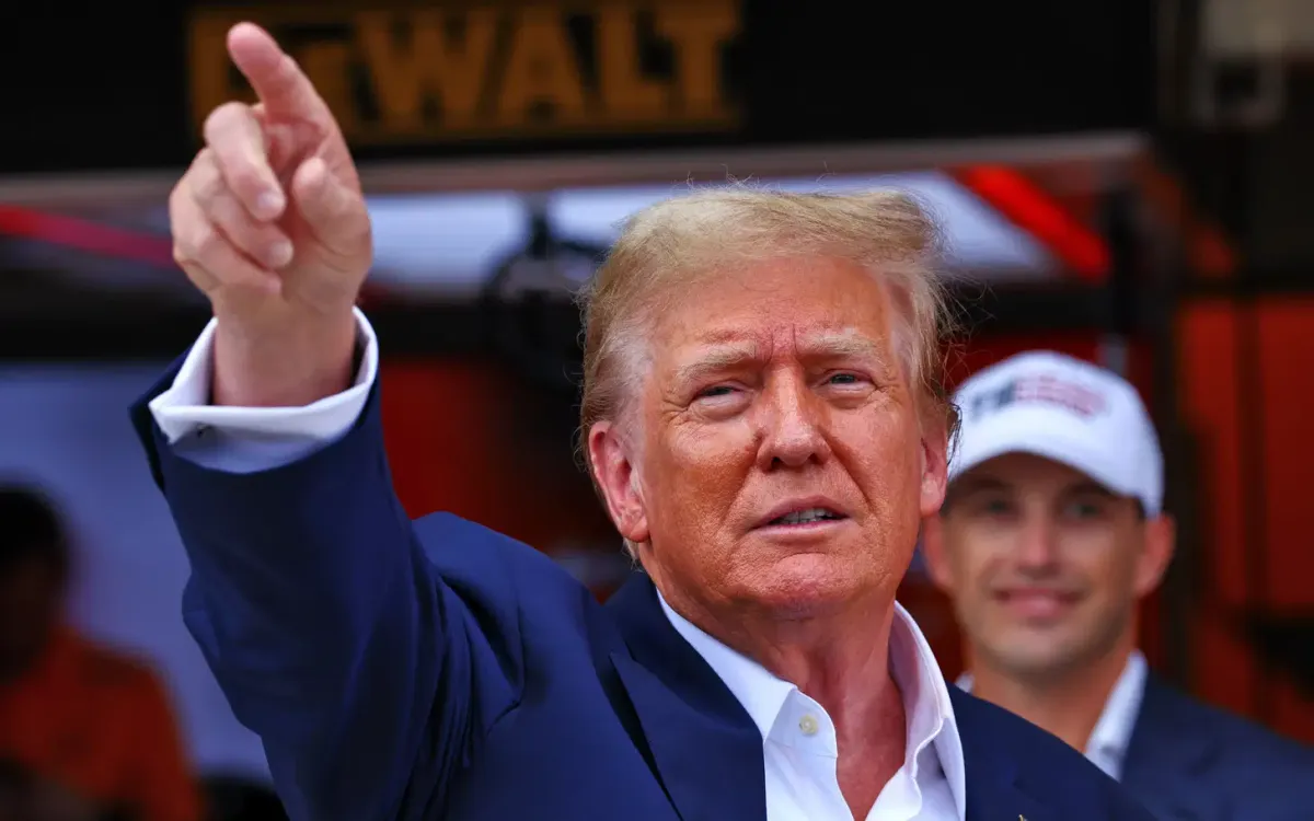 Trump Bakal Kibarkan Bendera Hijau di IndyCar Freedom 250