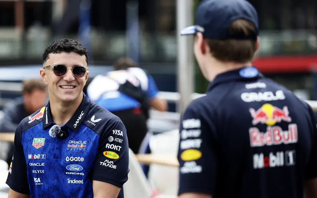 Hadjar Rasakan 'Kemewahan' Jadi Rekan Setim Verstappen di F1