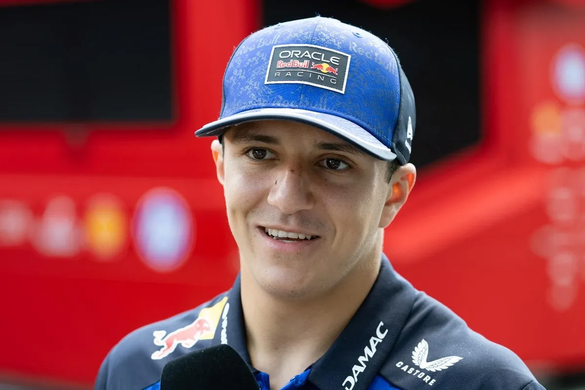 Isack Hadjar Ungkap 'Culture Shock' Pindah ke Red Bull dari Racing Bulls