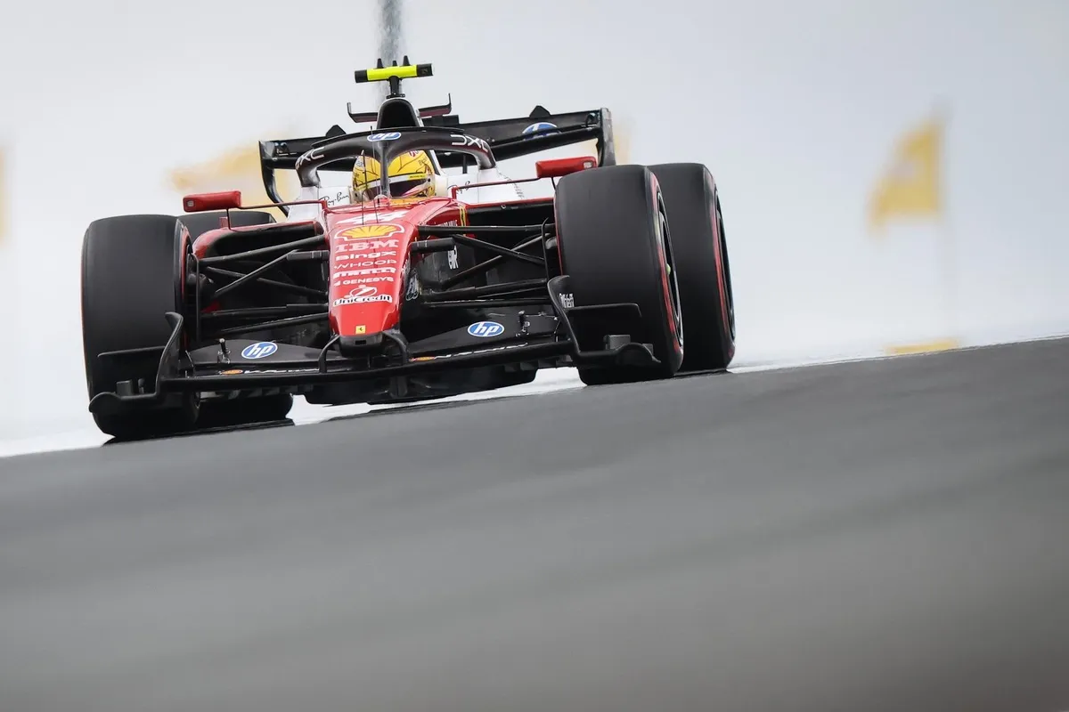 Hamilton Lebih Bahagia dengan Ferrari Usai Jumat yang Sulit