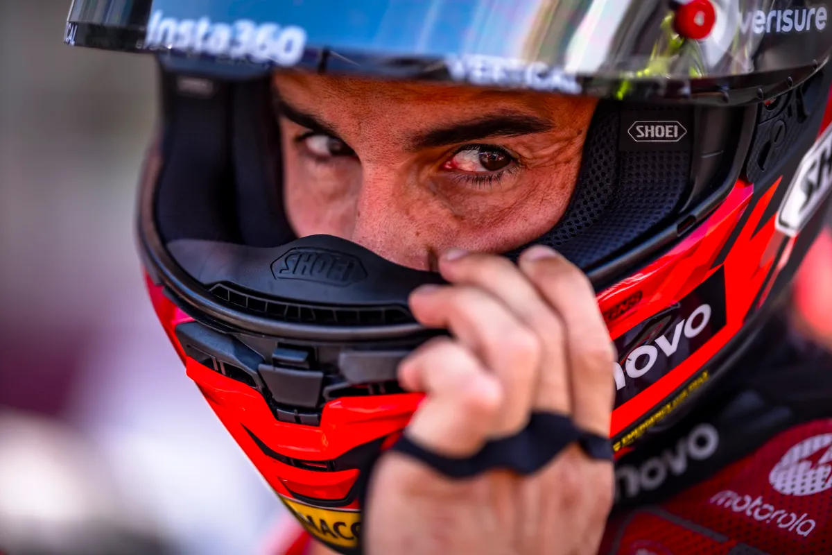 Momen Mencurigakan Marquez di Silverstone: Pasrah Biarkan Di Giannantonio Lewat