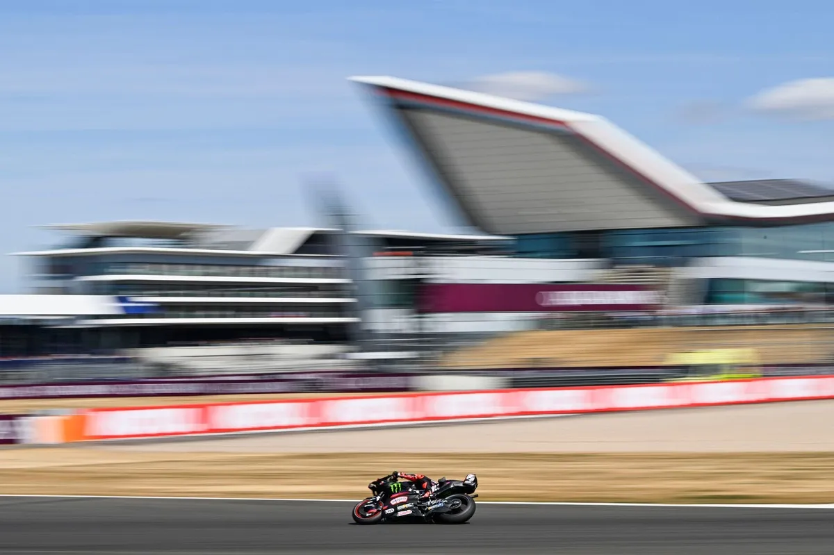 Bezzecchi Puncaki Latihan Bebas MotoGP Inggris, Aprilia Dominan
