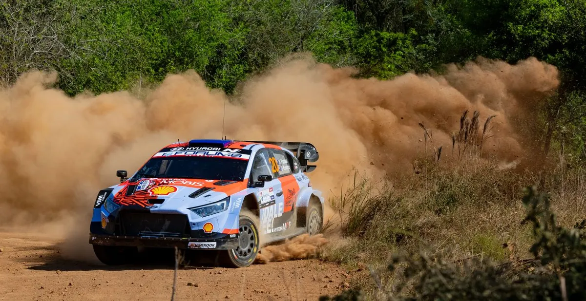 Paddon Pimpin Reli Paraguay, Solberg Terhambat Masalah Mesin