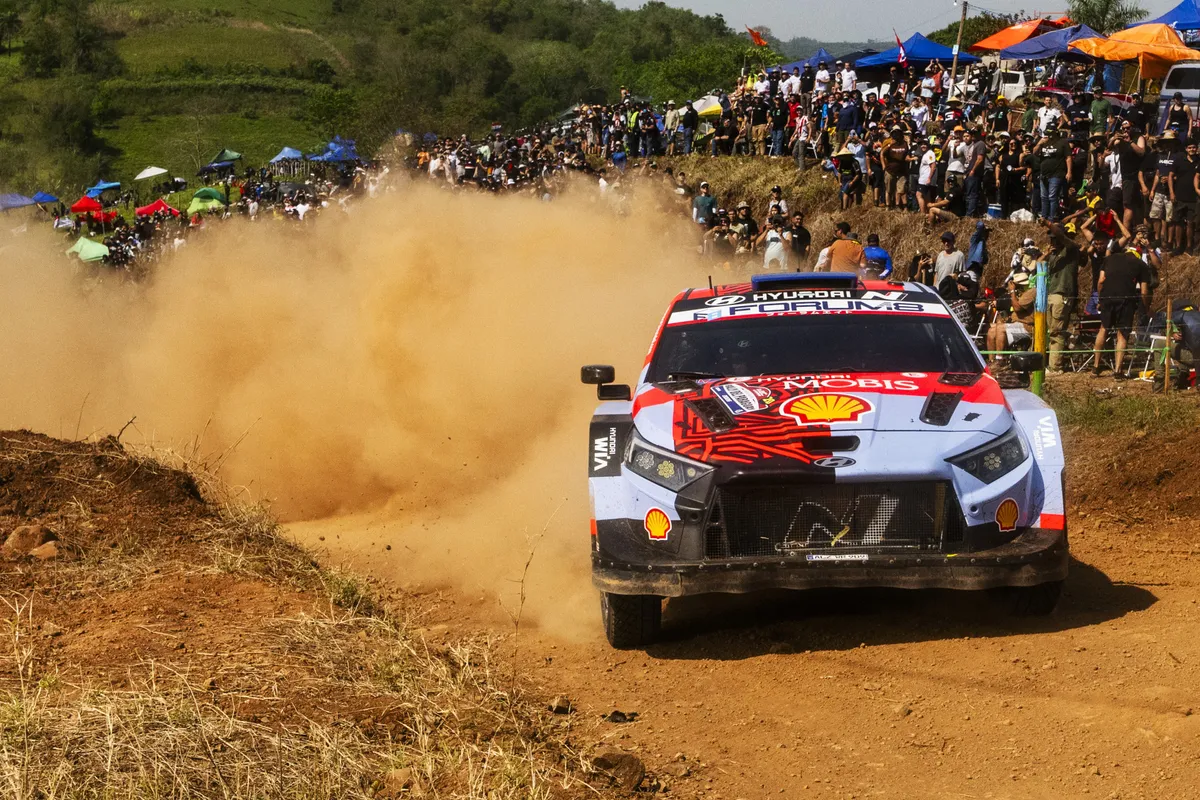Paddon Pukau di Paraguay, Posisi Kedua di Depan Para Bintang WRC