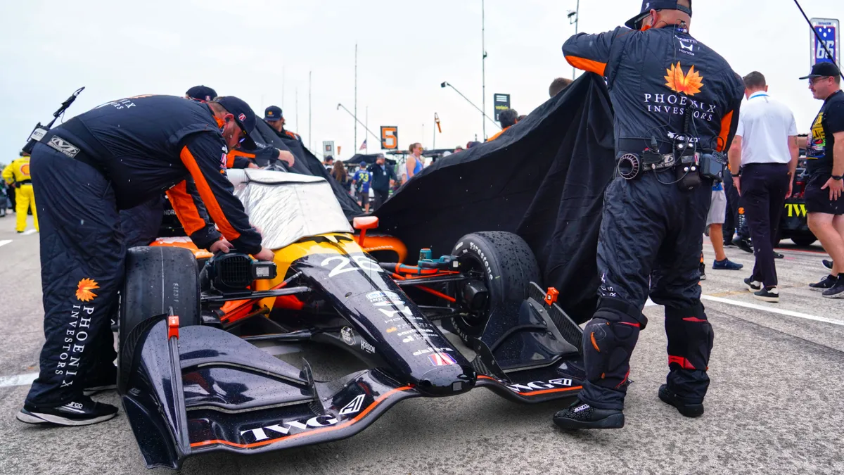 Hujan Tunda Balapan IndyCar di Milwaukee Mile