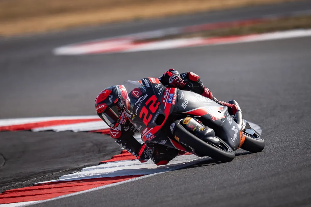 Moto3 Silverstone: Almansa Menang, Uriarte Jatuh di Lap Terakhir
