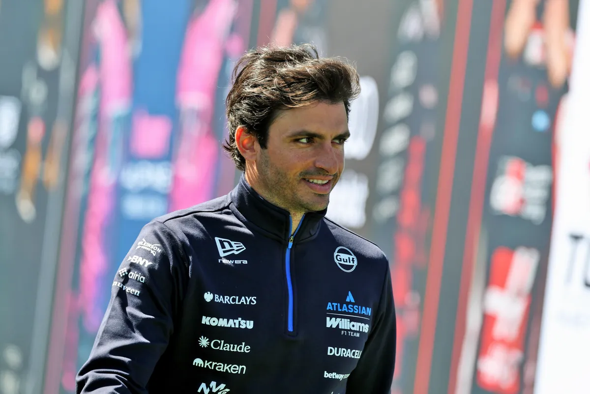 Carlos Sainz Extends Williams Contract Through 2027