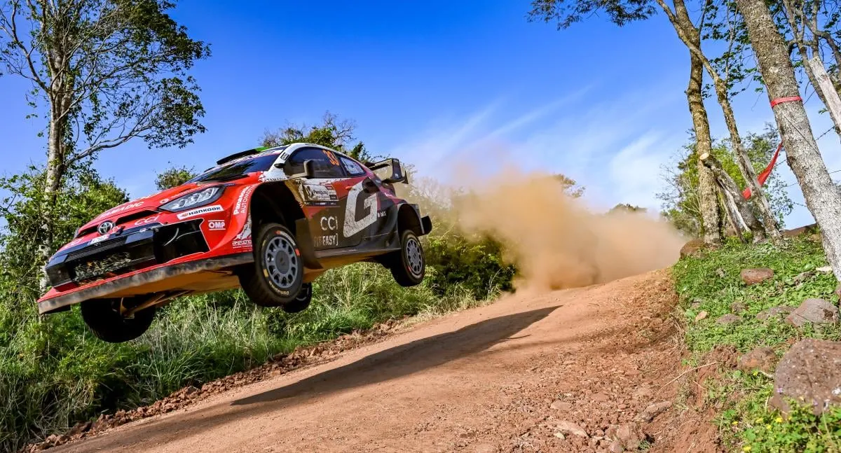 Paddon Kehilangan Keunggulan, Evans Pimpin Rally Paraguay