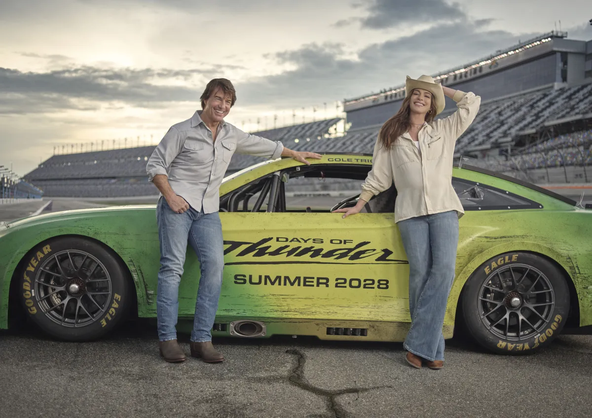 Tom Cruise dan Anne Hathaway Bawa Sekuel Days of Thunder ke Layar