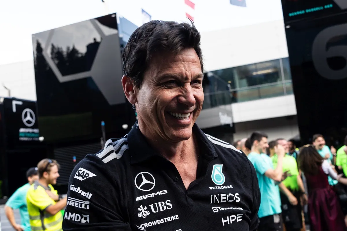Wolff Bercanda Soal Verstappen di Mercedes untuk Balapan Hero