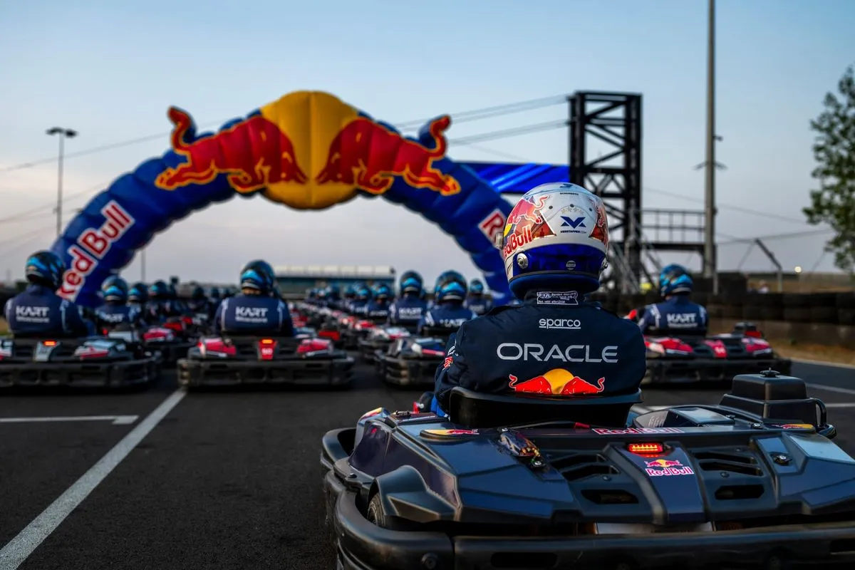 Verstappen Tantang 100 Pebalap dalam Balap Gokart Rekor Dunia
