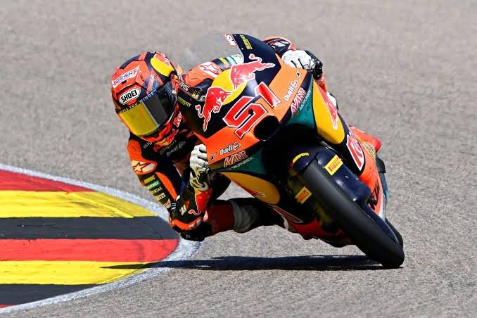 Uriarte Takes Moto3 2026 Pole, Red Bull KTM Ajo Dominates