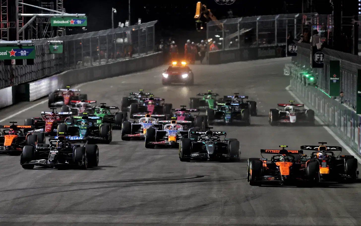 Dari Piala Dunia hingga Parkiran, Inilah Balapan Sabtu Paling Bersejarah di F1