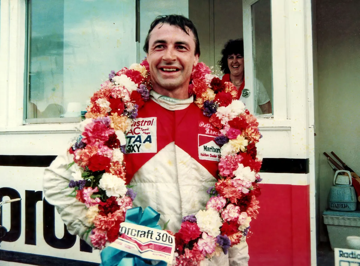 20 Foto Klasik Mengenang Peter Brock, Legenda Bathurst