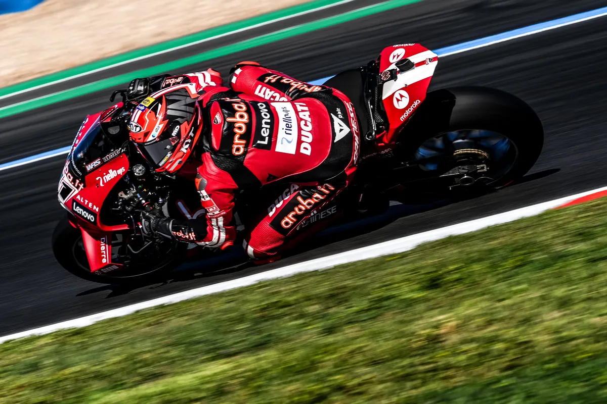 Bulega Menang Race 2 WorldSBK Prancis, Lecuona Podium