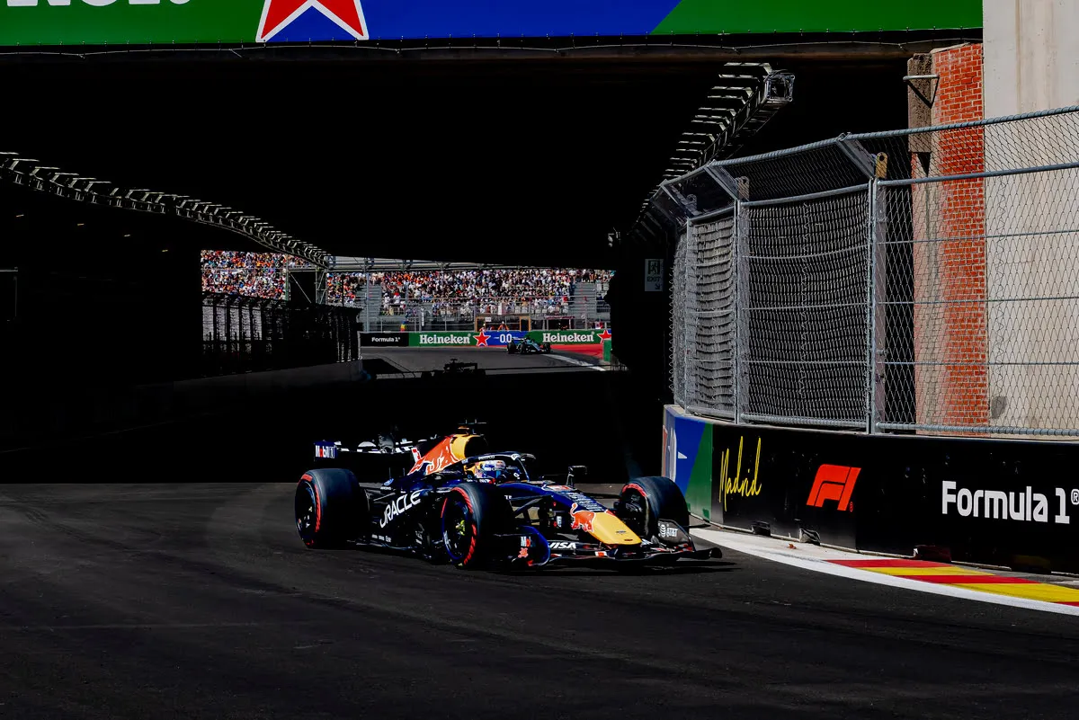 Verstappen Kutuk Sirkuit Madring: Balapan ala Topolino!