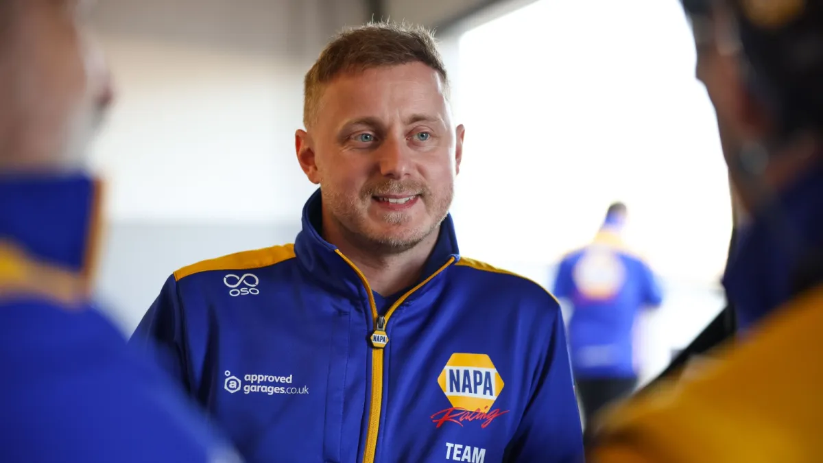Ash Sutton Raih Gelar BTCC Kelima di Silverstone Race 2